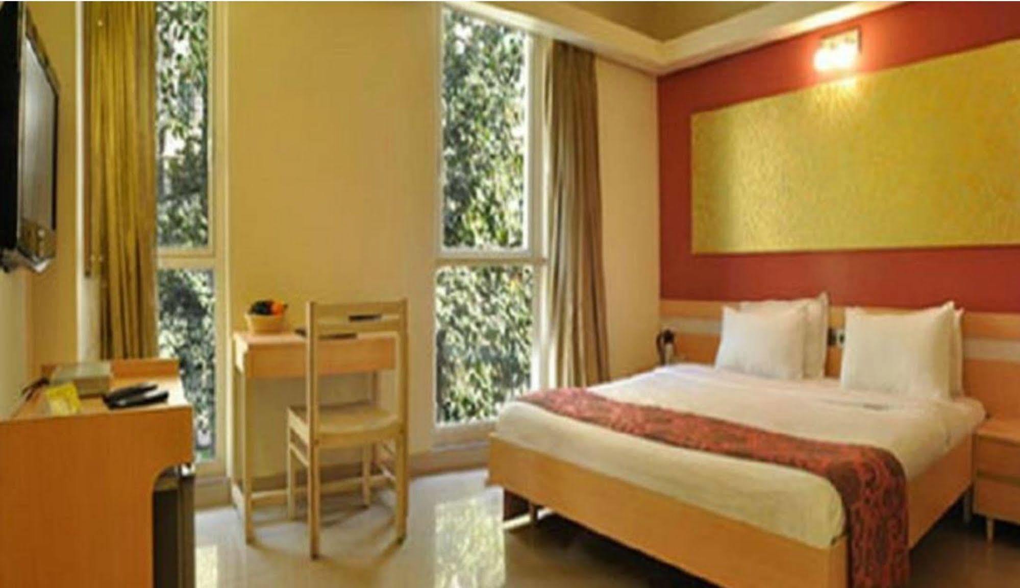 Hotel Diplomat, Colaba Mumbai Bagian luar foto
