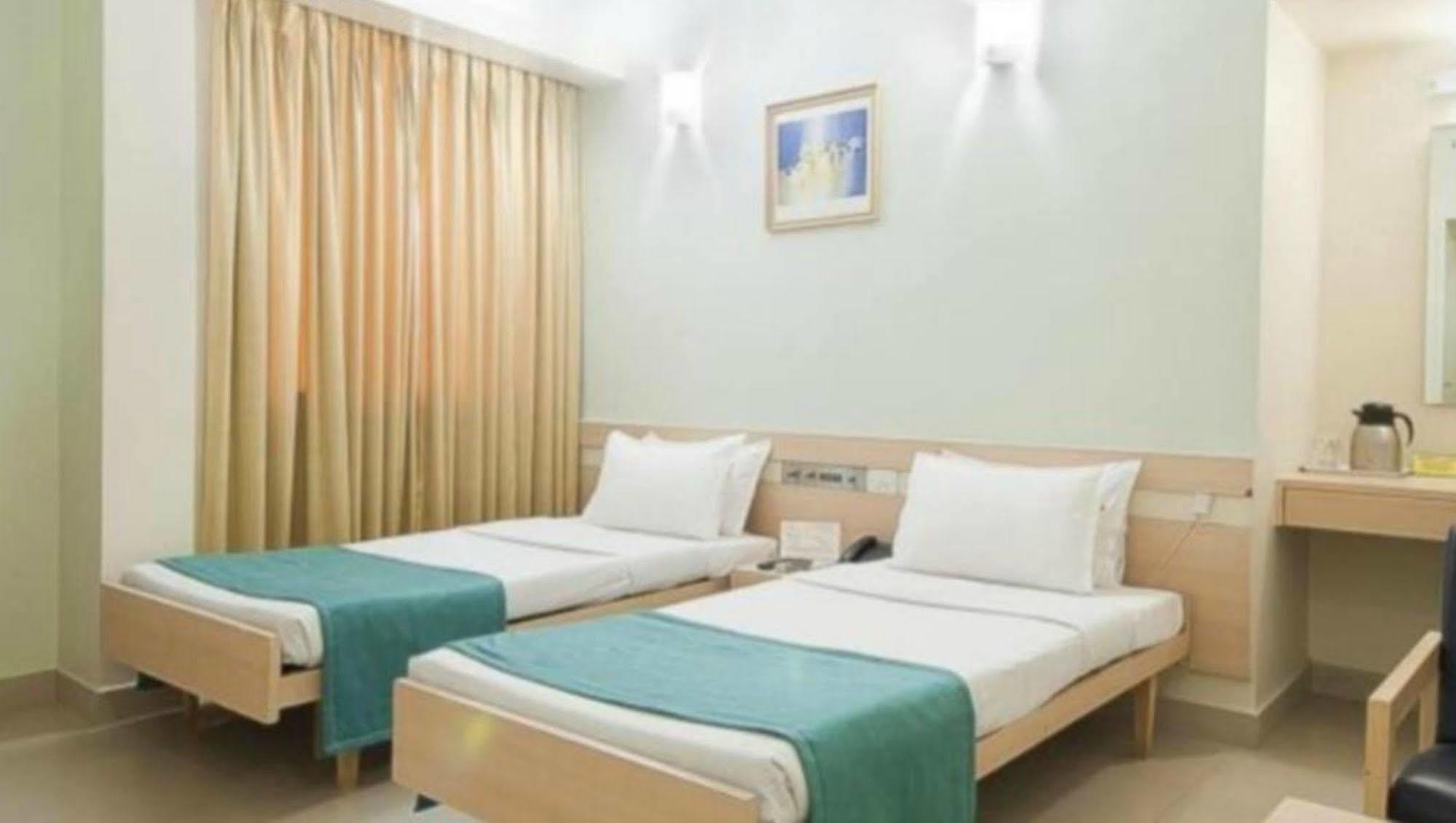 Hotel Diplomat, Colaba Mumbai Bagian luar foto